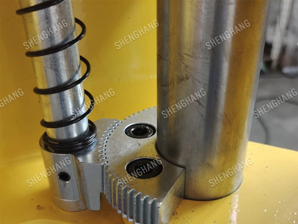 The safety lock is tightlyengaged